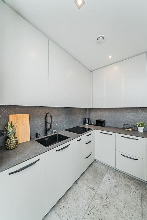 Lovely Apartment With Private Terrace By Urban Rent Kaunas Dış mekan fotoğraf