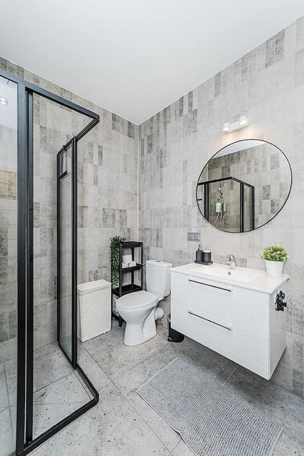 Lovely Apartment With Private Terrace By Urban Rent Kaunas Dış mekan fotoğraf